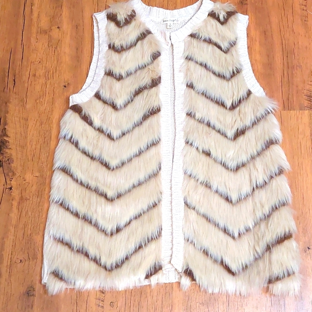 Chevron Pattern Cream Faux Fur Sweater Vest, size M